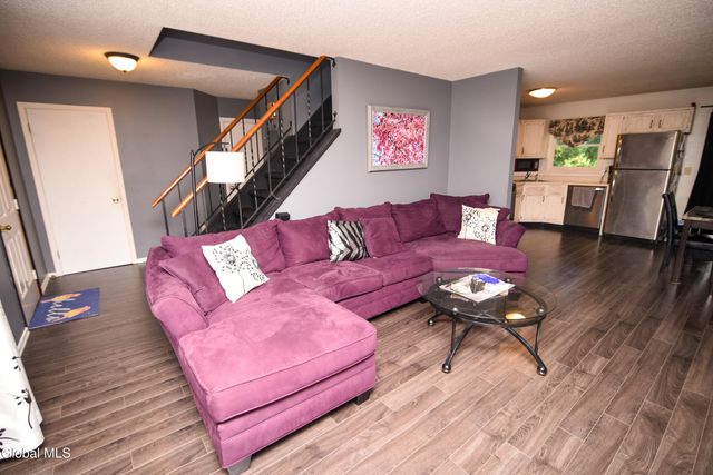 15 Longwood Drive, Clifton Park, NY 12065