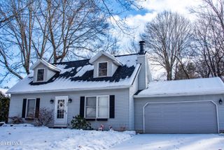 15 Longwood Drive, Clifton Park, NY 12065