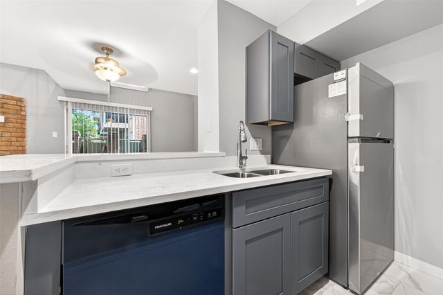 2800 Jeanetta Street 1602, Houston, TX 77063