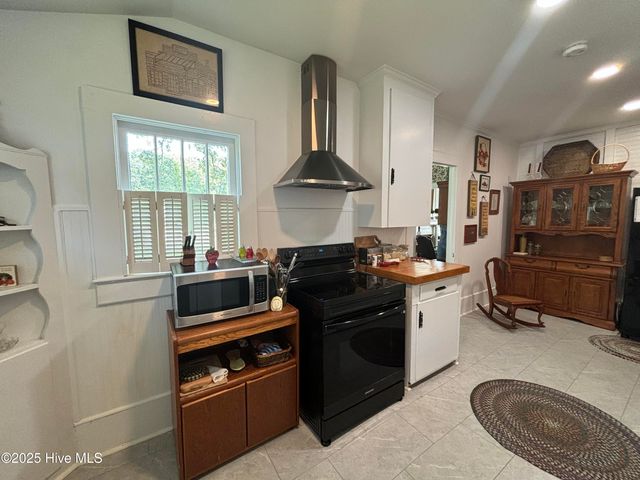 217 N Howard Street, Chadbourn, NC 28431