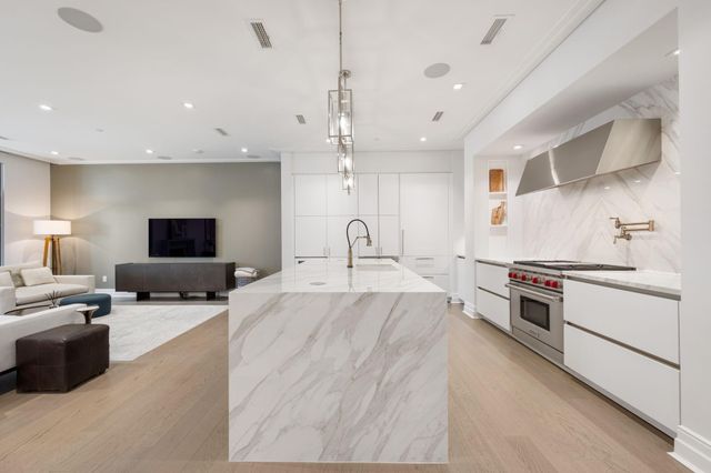 6017 Memorial Drive 305, Houston, TX 77007