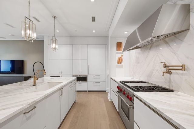 6017 Memorial Drive 305, Houston, TX 77007