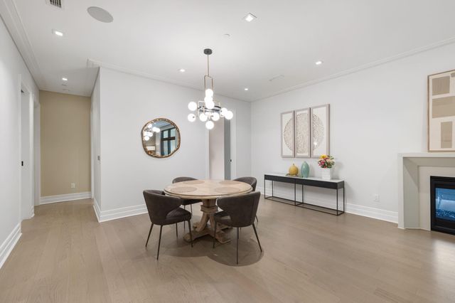 6017 Memorial Drive 305, Houston, TX 77007