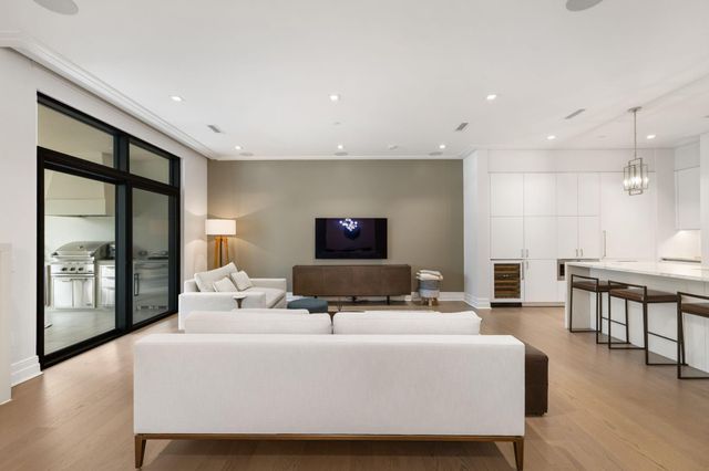 6017 Memorial Drive 305, Houston, TX 77007