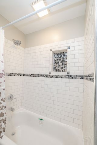 214 N Hunter Street, Thornton, IL 60476