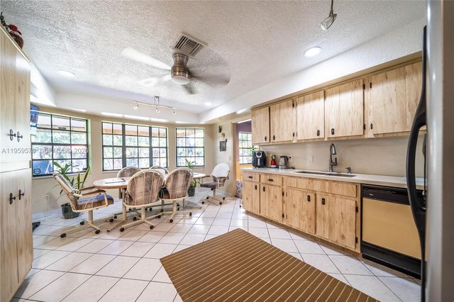 6337 SW 32nd St, Miramar, FL 33023