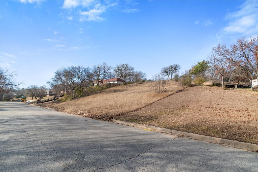 304 Willow Ridge Court, Fort Worth, TX 76103