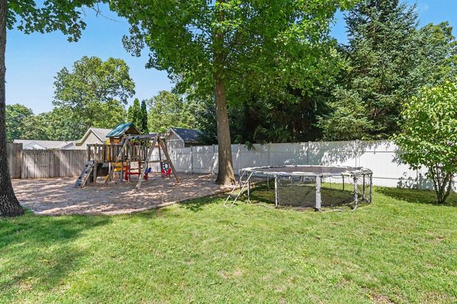 2560 Huron Trail 7, Muskegon, MI 49445