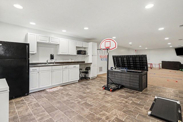 2560 Huron Trail 7, Muskegon, MI 49445
