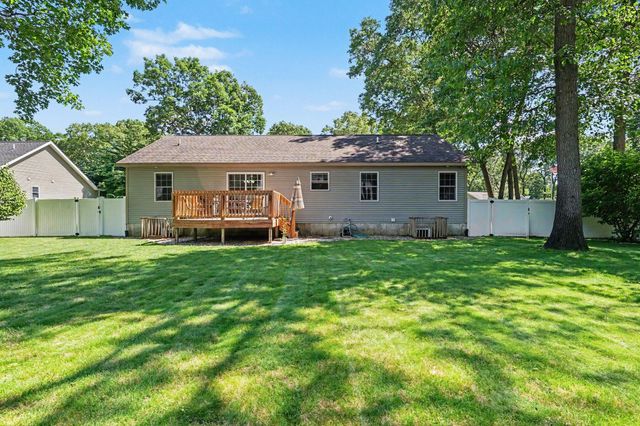 2560 Huron Trail 7, Muskegon, MI 49445