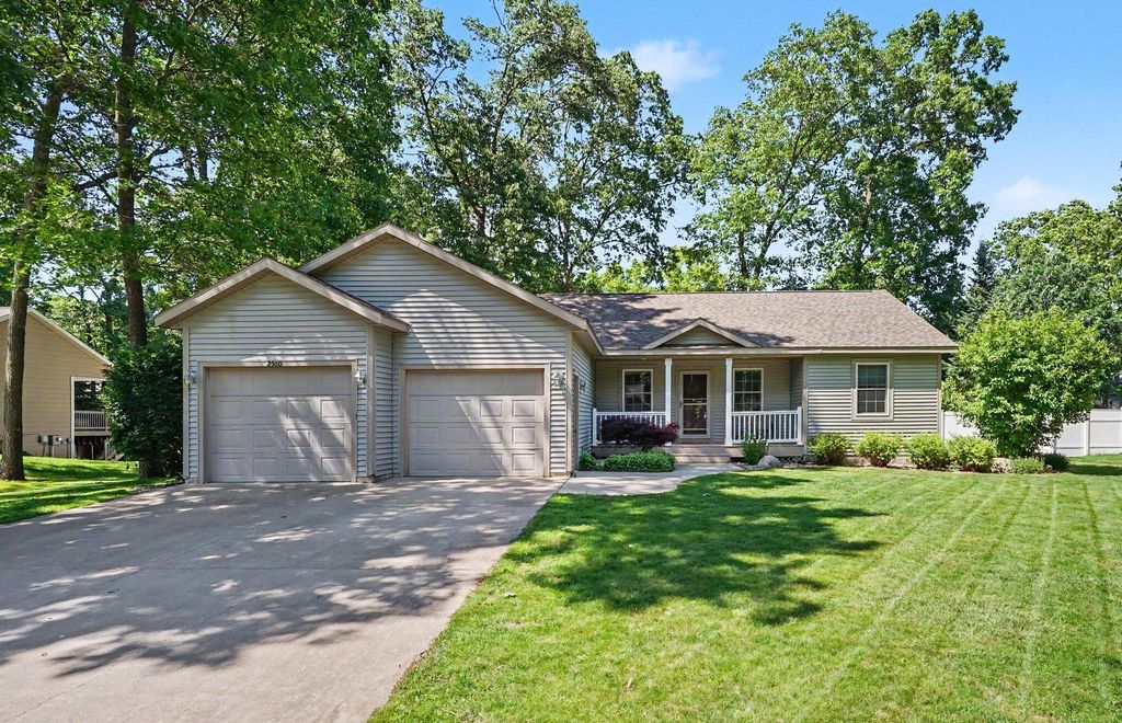 2560 Huron Trail 7, Muskegon, MI 49445