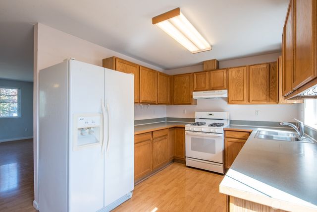 17701 Hillside Court, Arlington, WA 98223