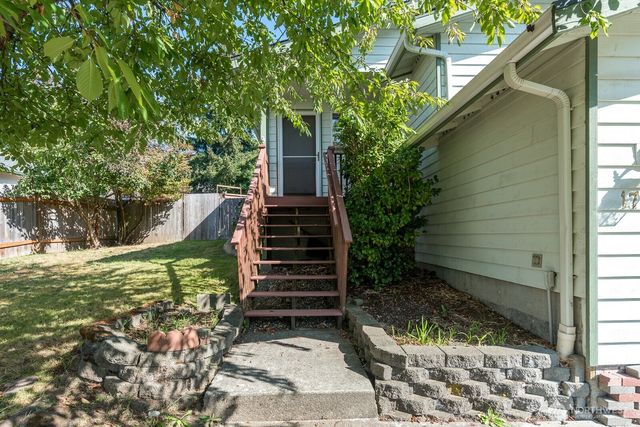 17701 Hillside Court, Arlington, WA 98223