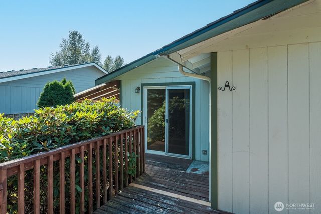 17701 Hillside Court, Arlington, WA 98223