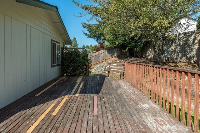 17701 Hillside Court, Arlington, WA 98223