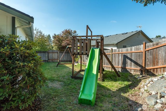 17701 Hillside Court, Arlington, WA 98223