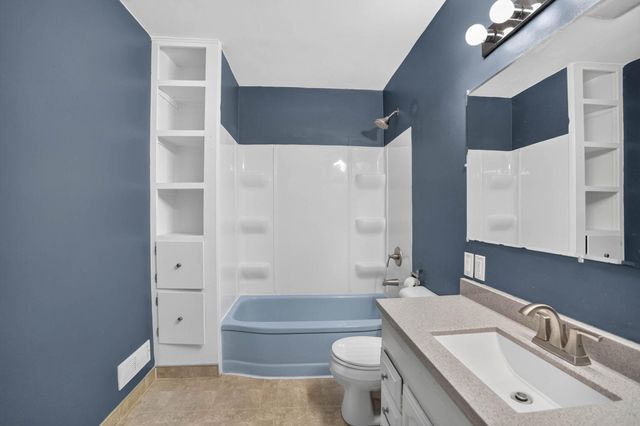 2221 Grand Boulevard, Cedar Falls, IA 50613