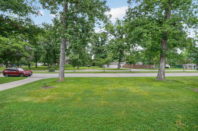 2221 Grand Boulevard, Cedar Falls, IA 50613