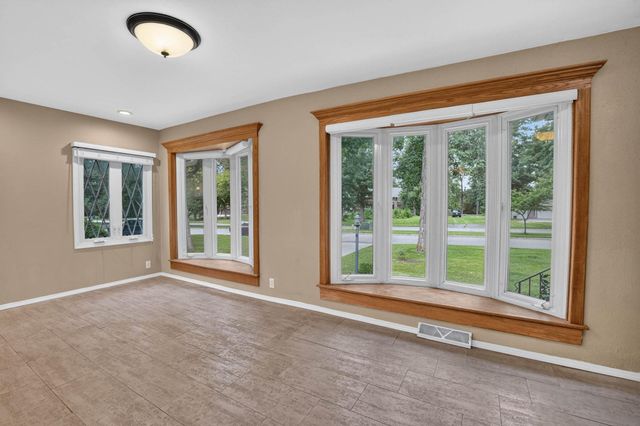2221 Grand Boulevard, Cedar Falls, IA 50613