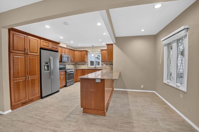 2221 Grand Boulevard, Cedar Falls, IA 50613