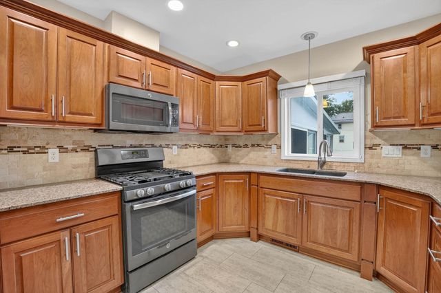 2221 Grand Boulevard, Cedar Falls, IA 50613