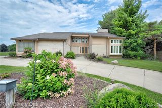6040 Fairbrook Drive, West Bloomfield, MI 48322
