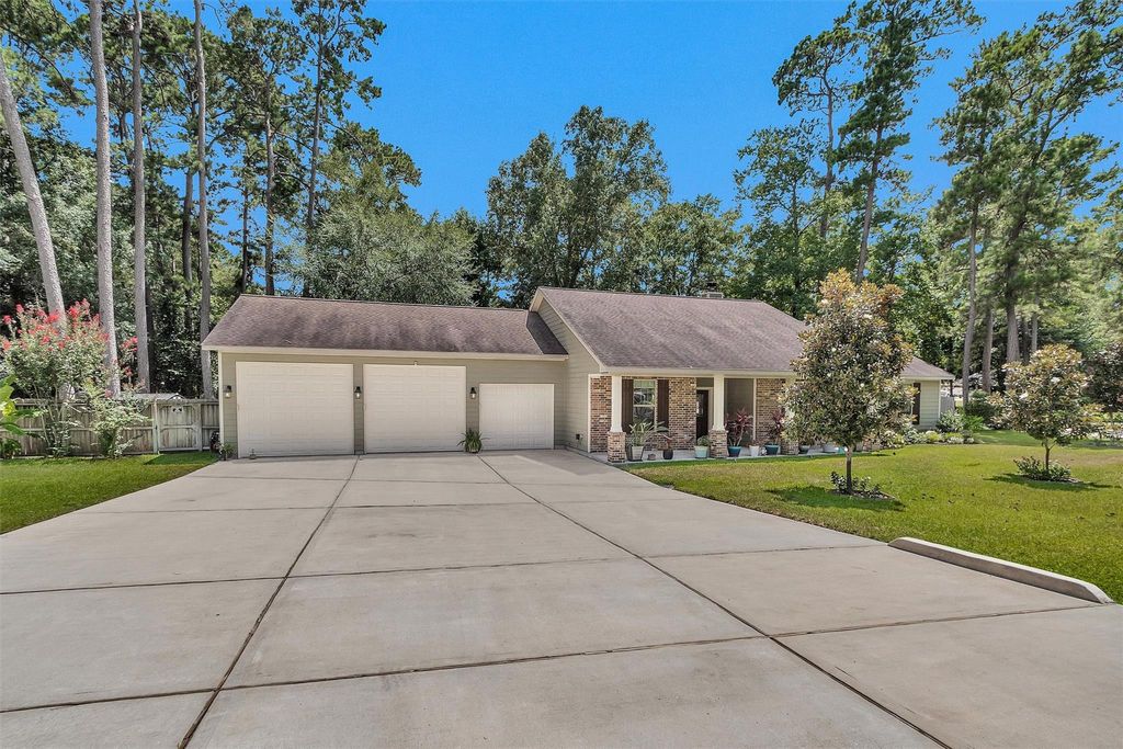 13957 Challenger Drive, Willis, TX 77318