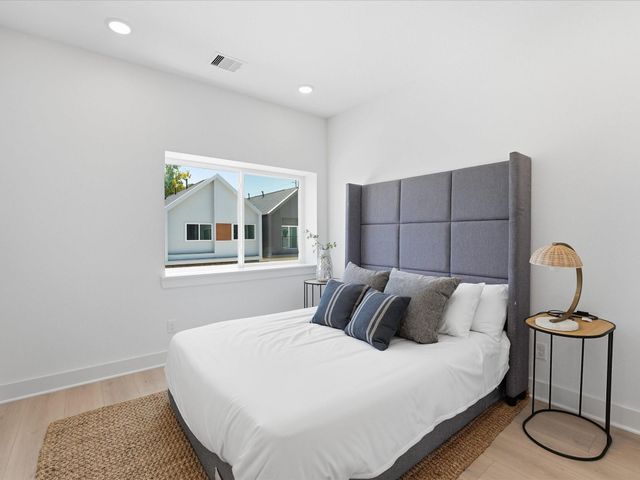 1014 Upside Wheatley Lane, Houston, TX 77091