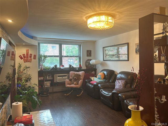 99-05 59 Ave 5C, Corona, NY 11368