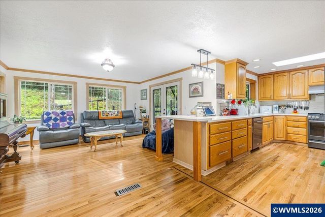 2398 Cole Rd S, Salem, OR 97306