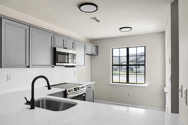 7650 Oldridge Road, North Charleston, SC 29418