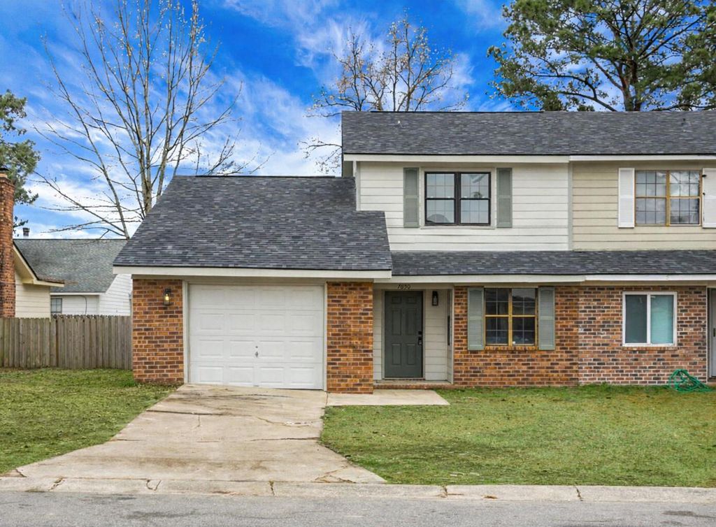 Image 1 of property listing at 7650 Oldridge Road, North Charleston, SC 29418