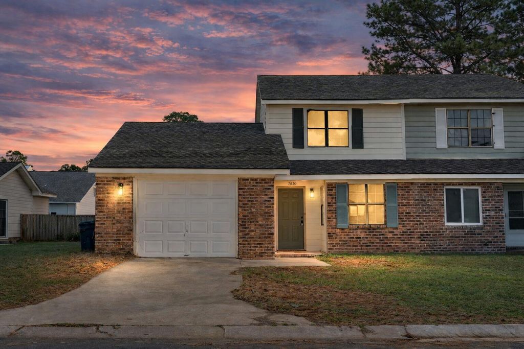 Image 19 of property listing at 7650 Oldridge Road, North Charleston, SC 29418