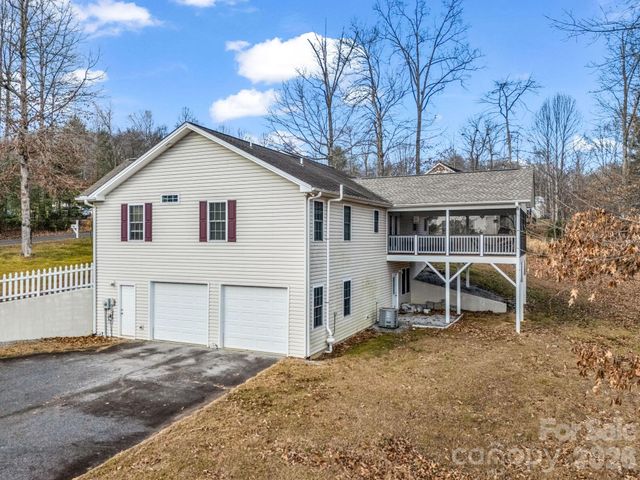 80 Pottery Terrace Trail, Flat Rock, NC 28731