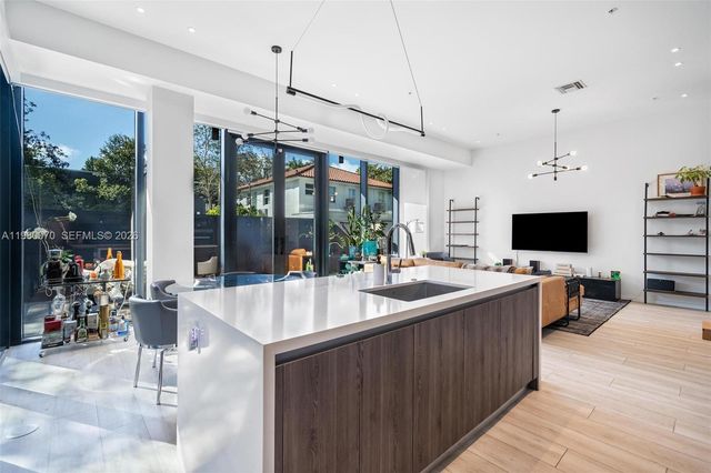 3156 SW 27th Ave 101, Miami, FL 33133