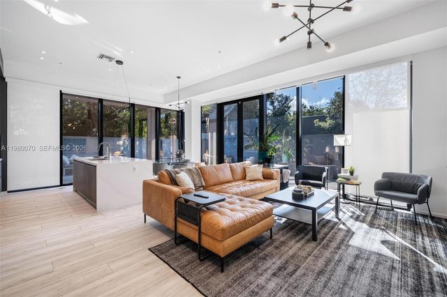 3156 SW 27th Ave 101, Miami, FL 33133