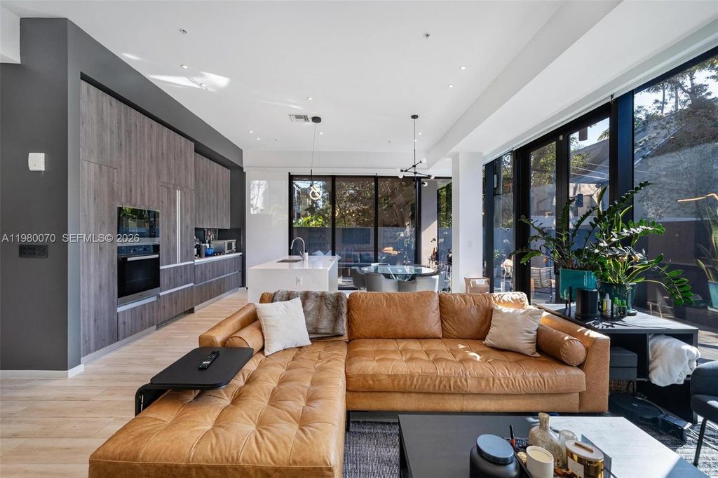 3156 SW 27th Ave 101, Miami, FL 33133