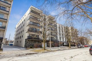 211 Elgin Avenue 2E, Forest Park, IL 60130