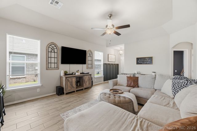5310 S Andros Avenue, Sand Springs, OK 74063