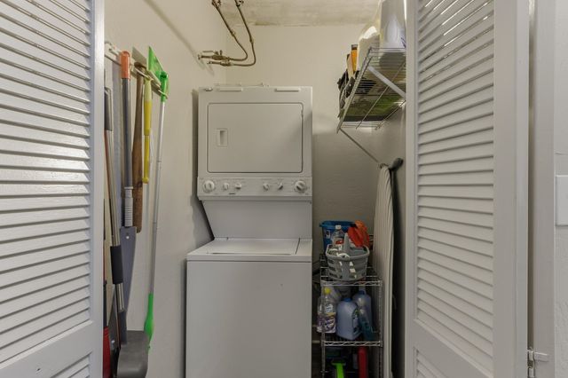 408 S Front St Apt 206, Memphis, TN 38103