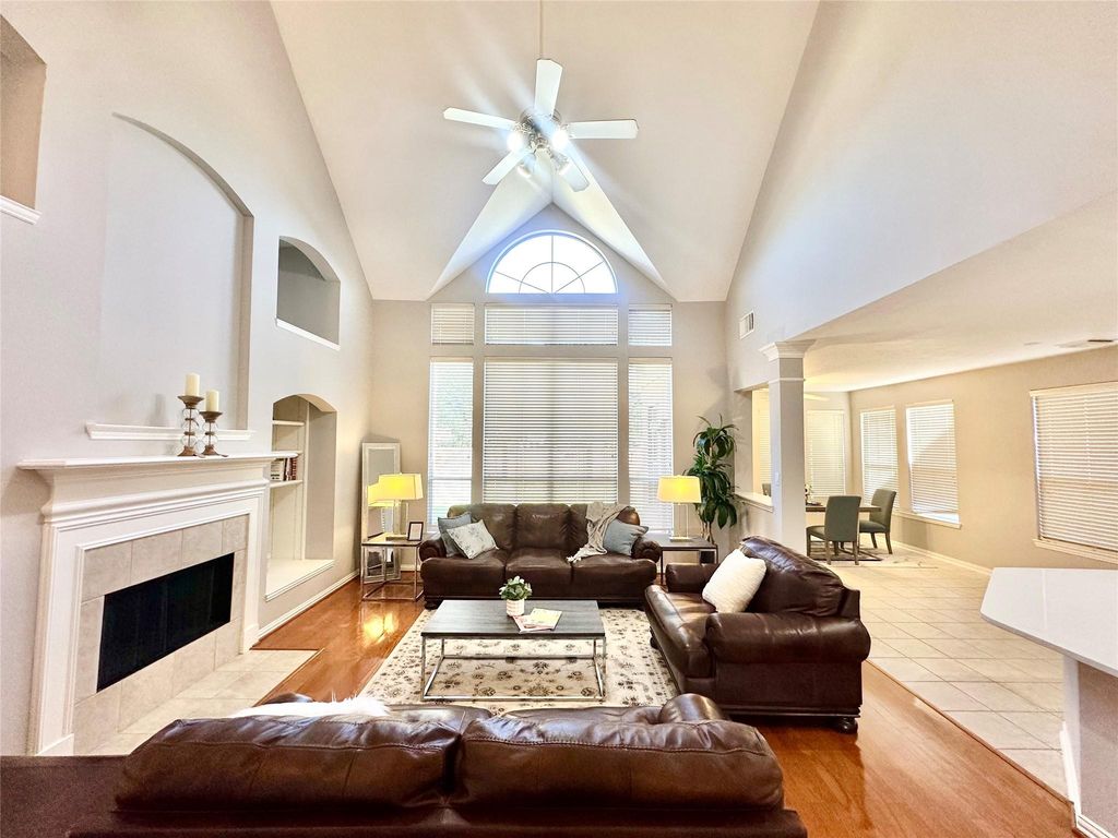 5439 Emerald Pointe Lane, Sugar Land, TX 77479