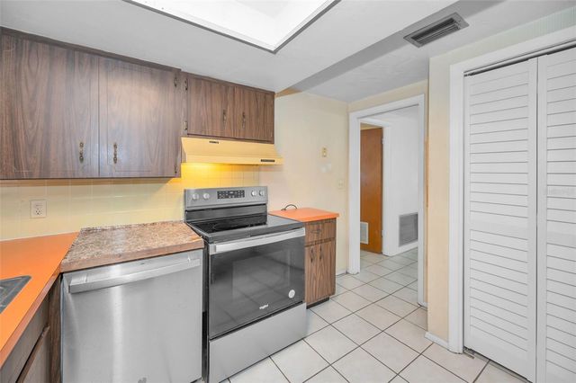 6136 11TH AVENUE, New Port Richey, FL 34653