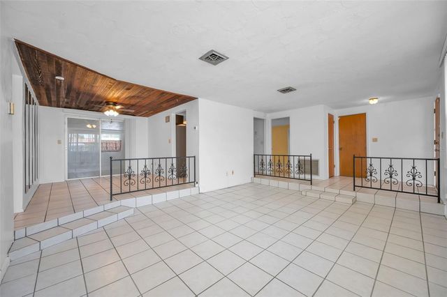6136 11TH AVENUE, New Port Richey, FL 34653