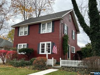 25 Cherry Place, Hillsdale, NJ 07642