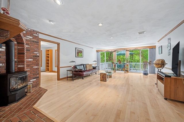 10 Benson Rd, Hopkinton, MA 01748