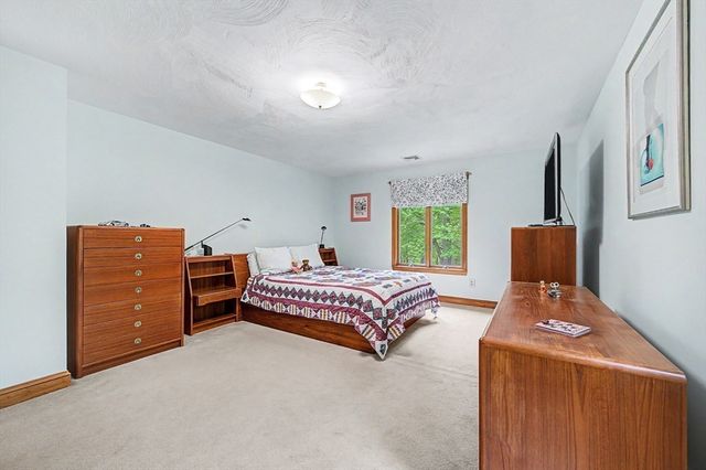 10 Benson Rd, Hopkinton, MA 01748