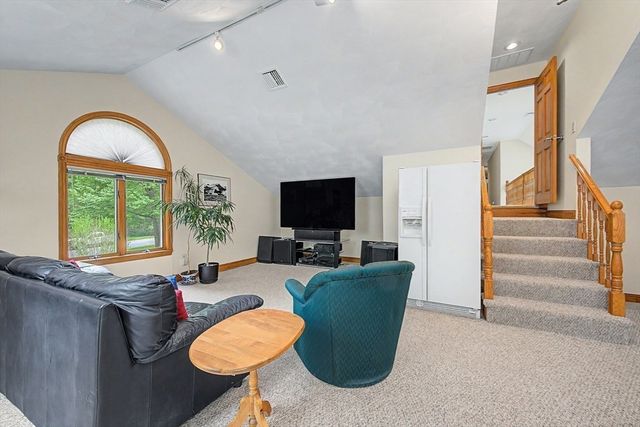 10 Benson Rd, Hopkinton, MA 01748