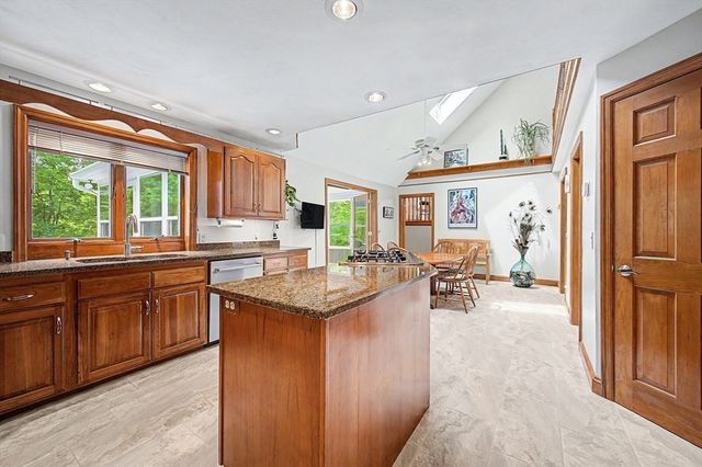 10 Benson Rd, Hopkinton, MA 01748