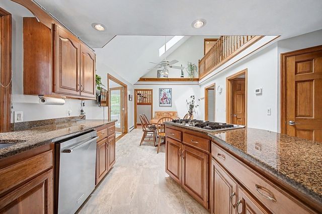 10 Benson Rd, Hopkinton, MA 01748