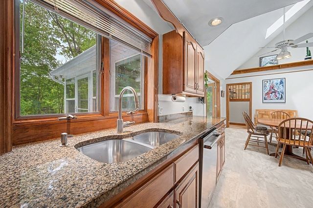 10 Benson Rd, Hopkinton, MA 01748
